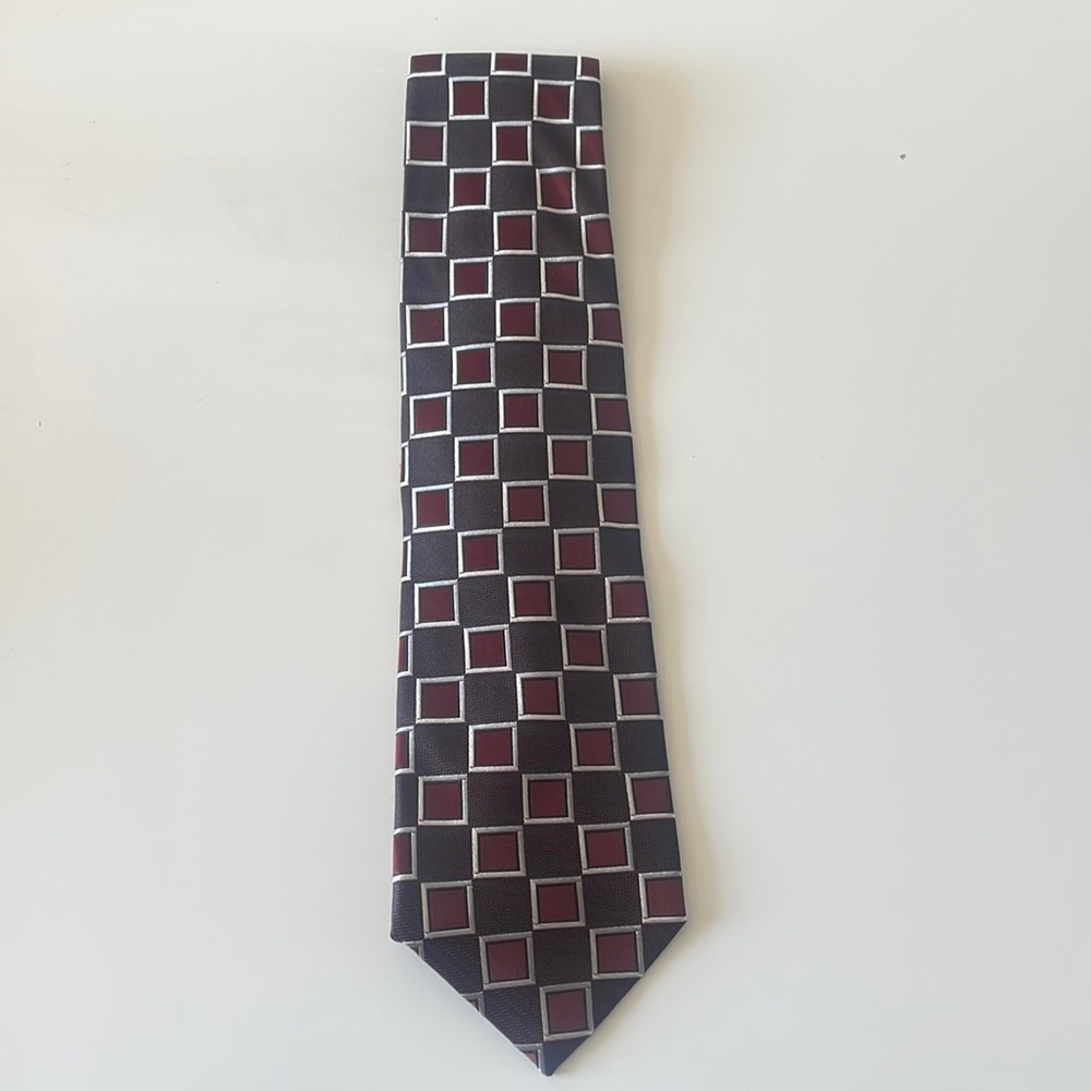 New Mens Wearhouse Square Design Burgundy and Brown Handmade All Silk Necktie
